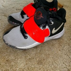 Nike kyrie flaytrap III KIDS 11c